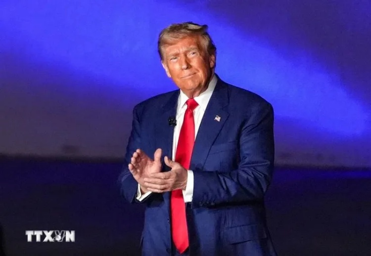 Ông Trump và Lầu Năm Góc tranh cãi về máy bay không người lái bí ẩn