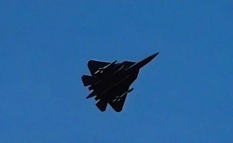 Giải mã ý đồ của Nga khi treo 2 tên lửa Kh-59M2 bên ngoài siêu tiêm kích Su-57