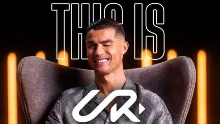 Đạt hàng trăm triệu lượt xem sau chưa đầy 2 ngày, Ronaldo kiếm được bao nhiêu từ YouTube?