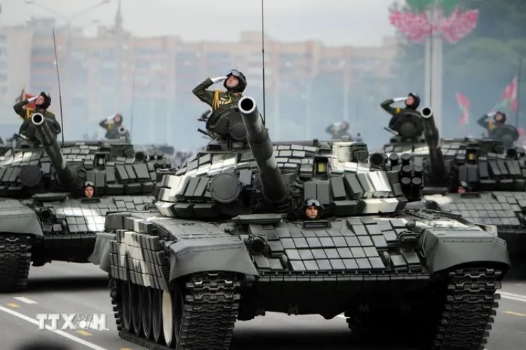 Tổng thống Belarus Lukashenko xác nhận sẽ cung cấp đạn pháo cho Nga