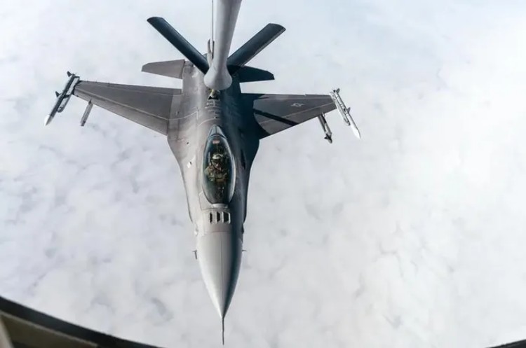 Tổng thống Zelensky: Chiến đấu cơ F-16 có thể gặp số phận tương tự như xe tăng Abrams