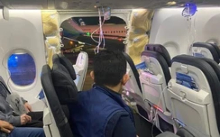 FAA điều tra nghi vấn hai máy bay suýt va chạm trên không