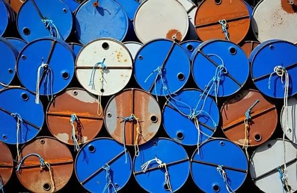 Giá xăng dầu hôm nay 24/6: USD mạnh lên, giá dầu đi xuống