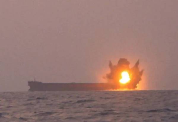 Chảo lửa Trung Đông: Houthi công khai vũ khí tấn công 'có sức công phá cao', Hezbollah-Israel 'ăn miếng trả miếng'
