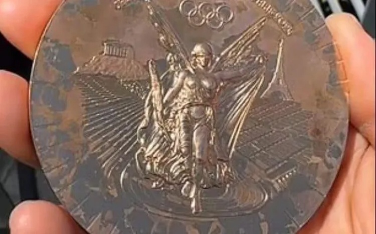Huy chương Olympic Paris 2024 bị gỉ sét chỉ sau một tuần