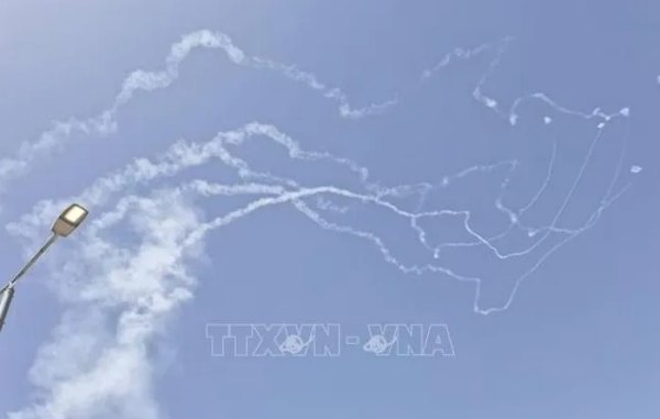 Hezbollah lần đầu tiên tấn công mục tiêu quân sự của Israel