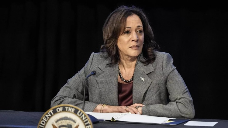 Nhóm của bà Harris cố gắng tuyển mộ cố vấn của ông Obama