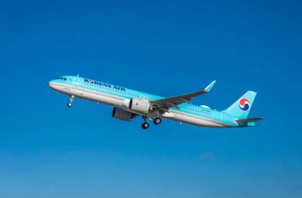 Nữ tiếp viên hàng không 'xách tay' đạn thật lên máy bay