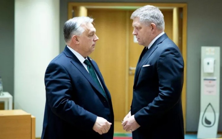 EU yêu cầu Hungary và Slovakia từ bỏ dầu của Nga