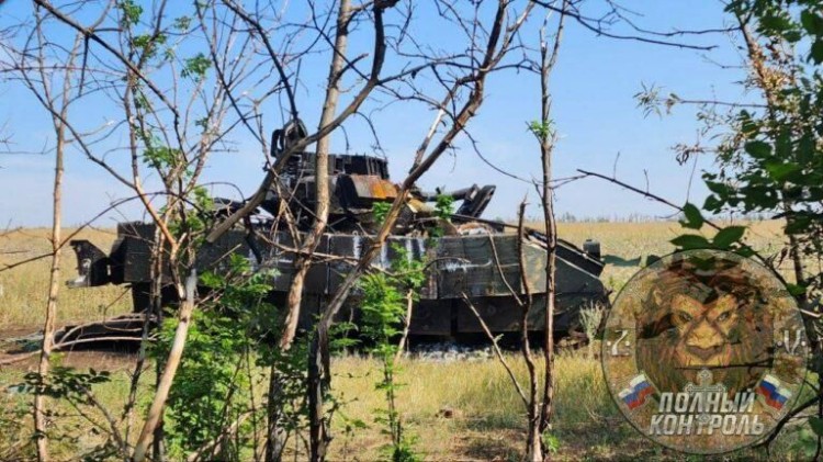 Video binh sĩ sẵn sàng treo cờ tại một ngôi làng quan trọng ở Donbass