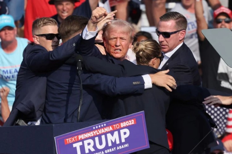 Ông Donald Trump lên tiếng sau khi ''bị bắn''