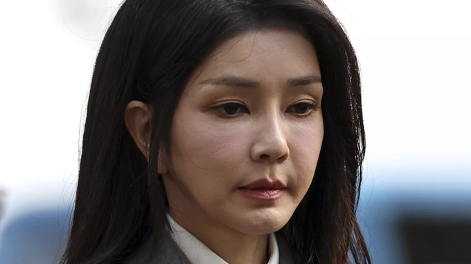 Hàn Quốc ra lệnh bắt giữ vợ cựu tổng thống