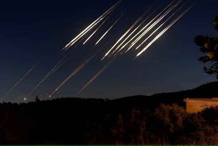 Iran phóng loạt tên lửa mới về phía Israel