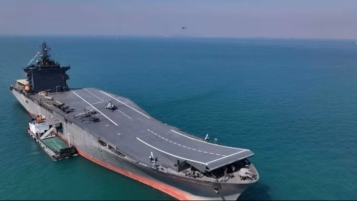 Iran tung tàu sân bay ra eo biển Hormuz, chuẩn bị đòn 'chắc chắn đánh trúng'