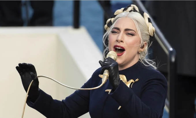 Siêu sao Lady Gaga treo thưởng hơn 11 tỉ đồng cho người tìm được hai chú chó cưng
