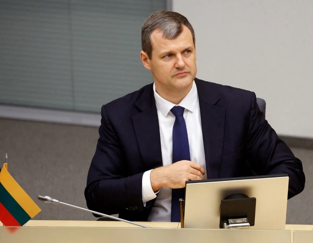 Dưới áp lực ngày càng tăng, Thủ tướng Litva Gintautas Paluckas tuyên bố từ chức