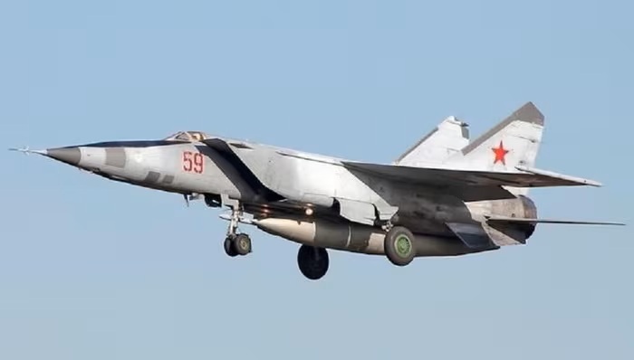 Chuyến hạ cánh bí mật của chiếc MiG-25 ở Abu Dhabi khiến cả vùng Vịnh rúng động