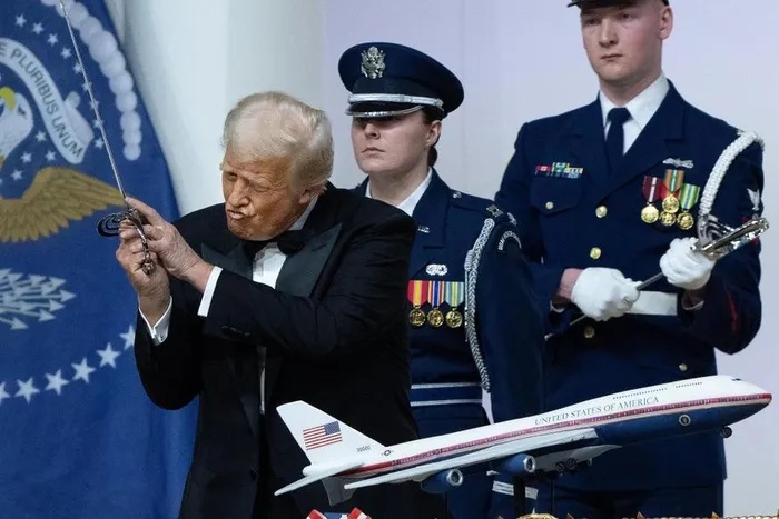 Ông Trump nổi giận với Boeing