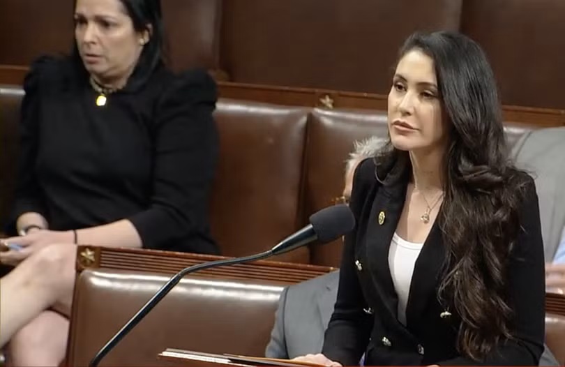 Nghị sĩ Mỹ trả lời yêu cầu viện trợ của ông Zelensky: Chúng tôi không phải máy rút tiền