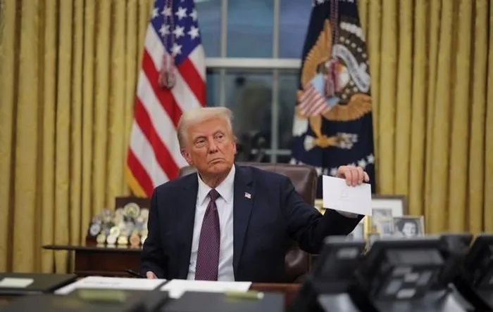 Tổng thống Donald Trump: Ngày làm việc đầu tiên với loạt sắc lệnh gây tranh cãi