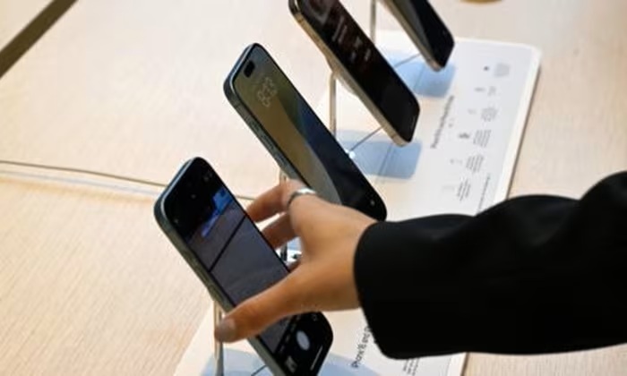 Ông Trump miễn thuế smartphone, máy tính nhập khẩu từ Trung Quốc