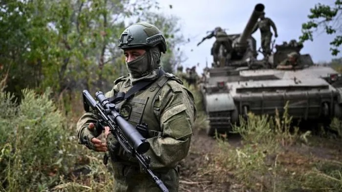Hàng loạt binh sĩ Ukraine đầu hàng, cựu quan chức NATO nêu nhận định nóng
