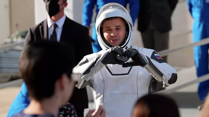 Phi hành gia Nga cùng đội Crew Dragon khởi hành bay lên Trạm Không gian Quốc tế