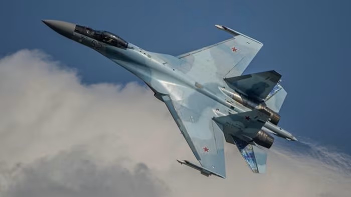 Nga điều Su-35 yểm trợ phi đội ném bom áp đảo bầu trời Ukraine