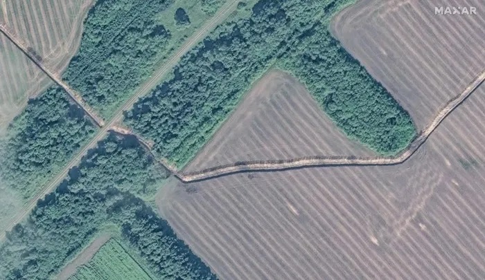 Ảnh vệ tinh hé lộ Nga đào chiến hào đối phó cuộc tấn công của Ukraine ở vùng Kursk