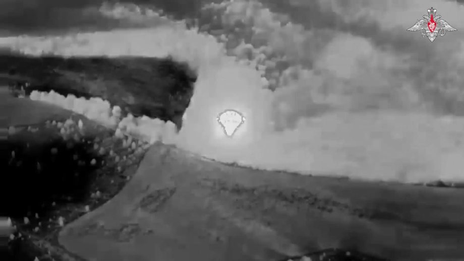 Video Nga bắn 'mưa tên lửa' phá hủy đoàn xe bọc thép của Ukraine