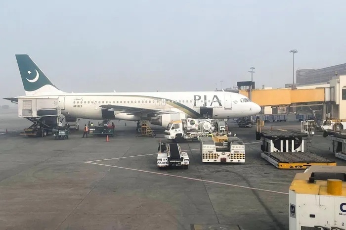 Máy bay Pakistan bất ngờ cất cánh sớm 3 tiếng, bỏ rơi toàn bộ hành khách