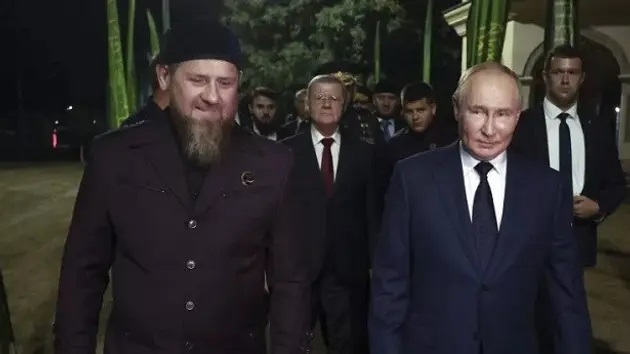 Tổng thống Nga Putin có hành động bất ngờ, được ca ngợi khi thăm Chechnya