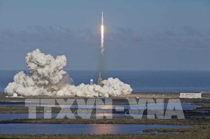 SpaceX lập kỷ lục phóng cùng lúc 143 vệ tinh vào không gian