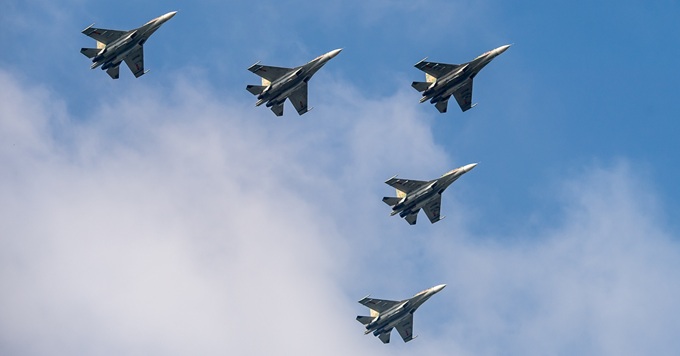 Biên đội Su-30MK2 phô diễn tuyệt kỹ 'khoan trên lên gấp', sẵn sàng bay mừng 2/9