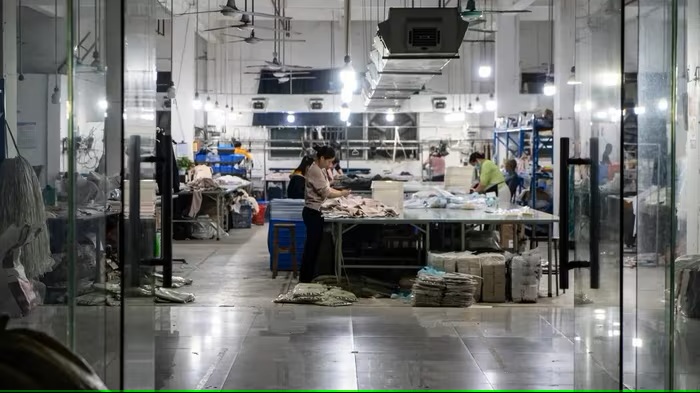 Hàng giá rẻ từ Trung Quốc sắp trở nên đắt đỏ, các nhà bán lẻ đồ cũ lên ngôi