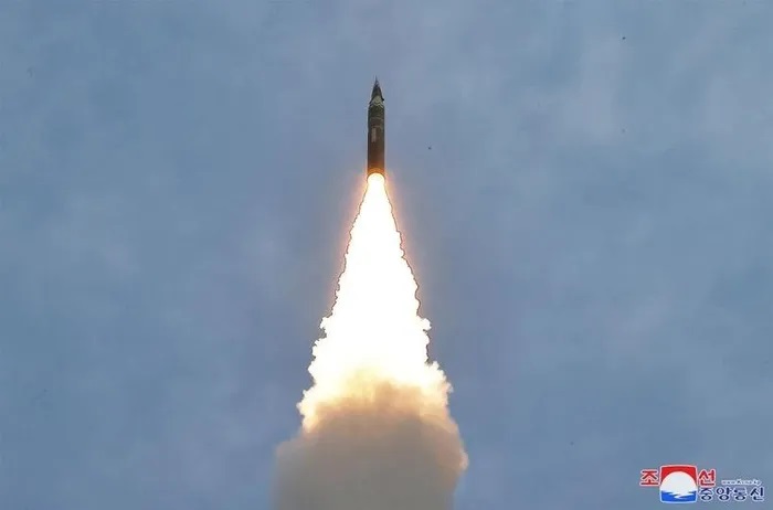 Ông Kim Jong-un giám sát vụ phóng thử tên lửa hành trình chiến lược