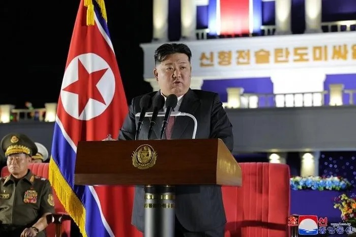 Ông Kim Jong-un giám sát chuyển giao 250 bệ phóng tên lửa đạn đạo chiến thuật