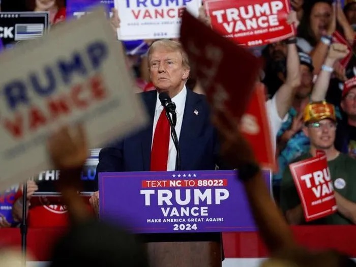 Nghiệp đoàn công nhân ngành ô tô Mỹ dậy sóng vì cựu Tổng thống Trump và Elon Musk