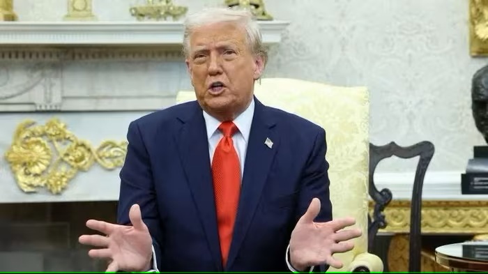 Tổng thống Donald Trump yêu cầu tước giấy phép và phạt CBS 20 tỷ USD