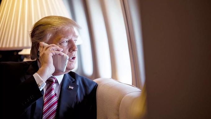 Tổng thống Trump bàn với Tổng thống Nga Putin về nơi gặp Zelensky