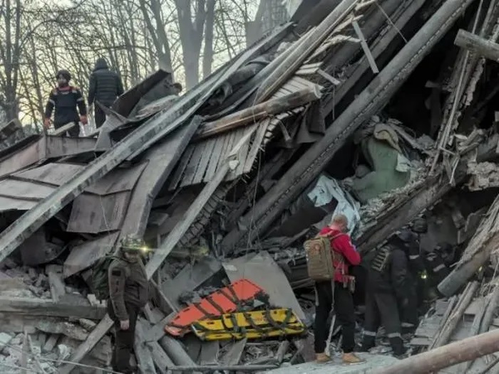 Ukraine hứng tên lửa đạn đạo trong ngày Giáng sinh