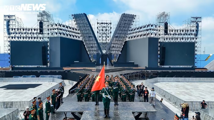 68 quân nhân từng duyệt binh ở Nga luyện tập cho đêm nhạc 'Tổ quốc trong tim'