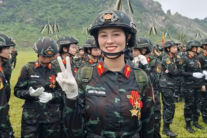 Nữ chiến sĩ A80 kể về màn tương tác viral với chàng quân nhân Nga