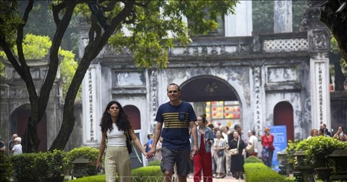 Việt Nam đón kỷ lục hơn 12 triệu lượt khách quốc tế, bằng cả năm 2023