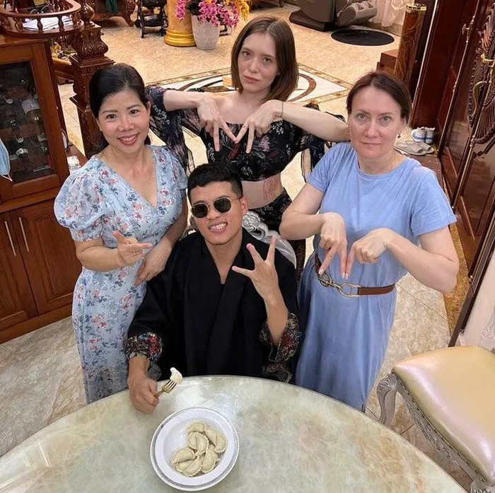 Cô gái Nga xinh đẹp và nỗ lực làm dâu Việt, sống chung với bố mẹ chồng