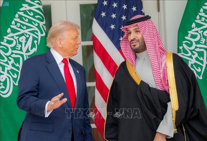 Truyền thông Mỹ tiết lộ lý do thực sự khiến Tổng thống Trump dừng Dự án Tự do tại Hormuz