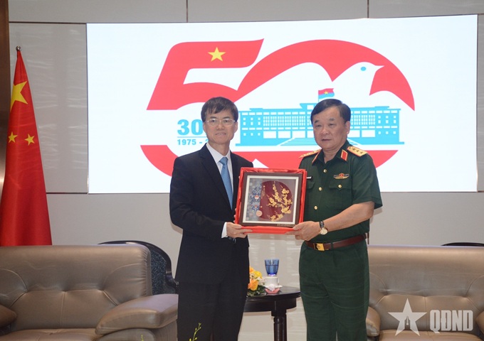 Thượng tướng Hoàng Xuân Chiến tiếp Bộ trưởng Bộ Công tác về quân nhân xuất ngũ Trung Quốc và Phó tổng Tư lệnh Hải quân Liên bang Nga