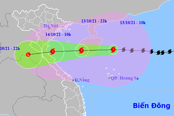 Bão số 8 cách Hà Tĩnh 640km, tăng tốc hướng về đất liền