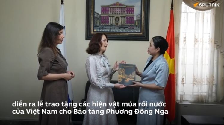 Việt Nam trao tặng rối nước cho Bảo tàng Phương Đông Nga