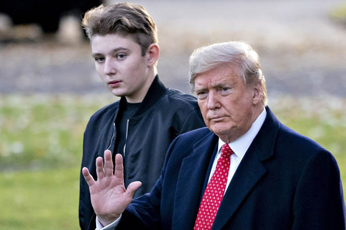 Dân mạng lo lắng cho sức khỏe của Barron Trump